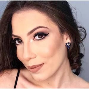 Meet your Posher, Yslla